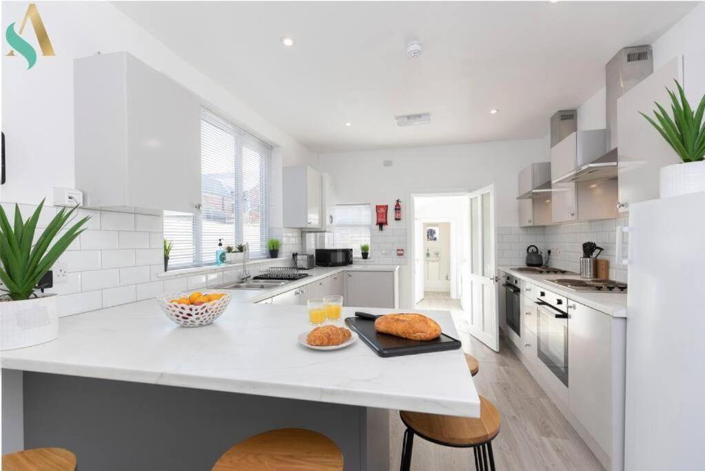 5 Double Bedrooms With Ensuites - Teesside House Tsac レッドカー エクステリア 写真